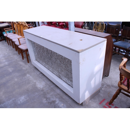 2723 - A PAINTED BAR UNIT WITH EMBOSSED METAL TILE EFFECT SUNKEN PANEL 70