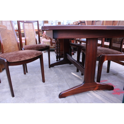 2727 - A PORTWOOD FURNITURE EXTENDING DINING TABLE, 56