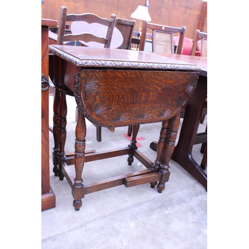 2728 - A SMALL OAK JACOBEAN STYLE GATE-LEG TABLE ON TURNED LEGS WITH CARVED TOP, 36