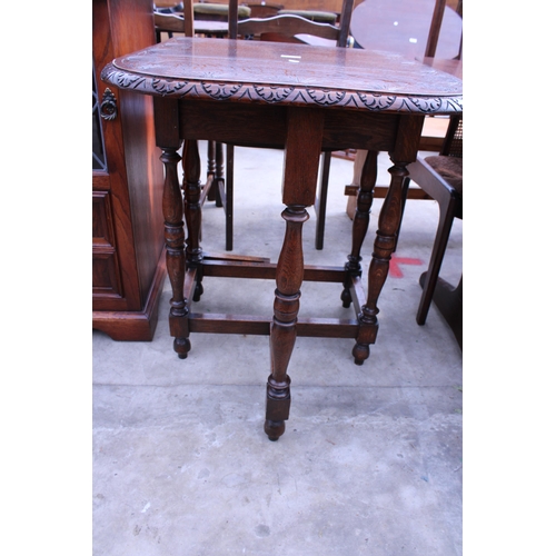 2728 - A SMALL OAK JACOBEAN STYLE GATE-LEG TABLE ON TURNED LEGS WITH CARVED TOP, 36