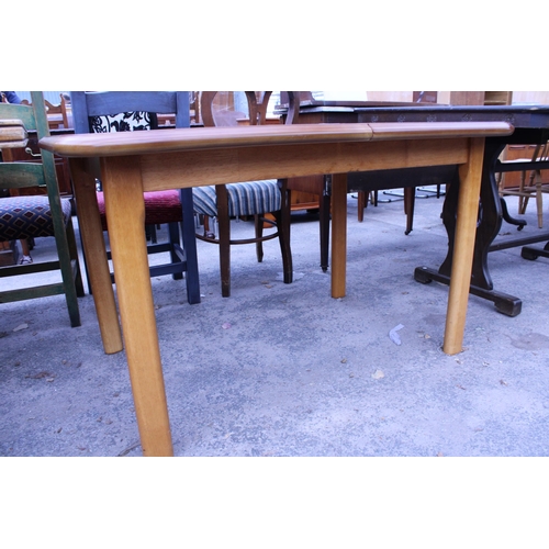 2765 - A HARDWOOD EXTENDING DINING TABLE, 47