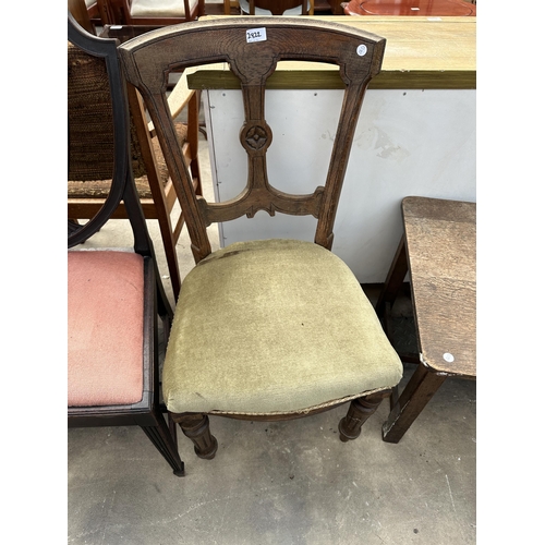 2822 - AN EARLY 20TH CENTURY OAK COFFEE TABLE AND VICTORIAN OAK DINING CHAIR