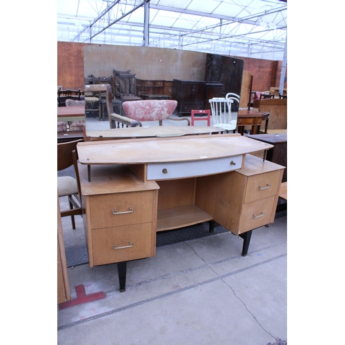 2890 - A RETRO OAK DRESSING TABLE AND MATCHING CHEST OF FOUR DRAWERS ON BLACK PAINTED LEGS