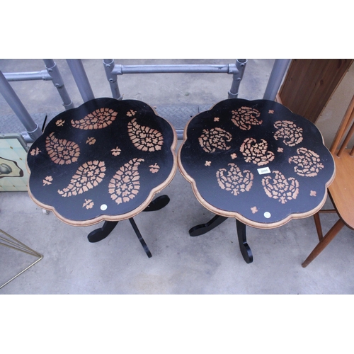 2900 - A PAIR OF BLACK PAINTED OCCASIONAL TABLES WITH GOLD PAINTED TRIM AND PATTERNED TOP, 21