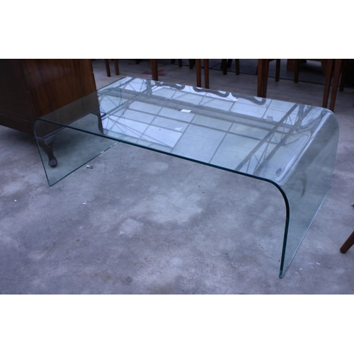 2911 - A GLASS COFFEE TABLE, 47