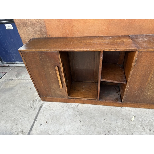 3020 - A RANGE OF THREE MID 20TH CENTURY OAK STORAGE SHELVES ENCLOSING CUPBOARDS, TWO SECTIONS BEING 40.5