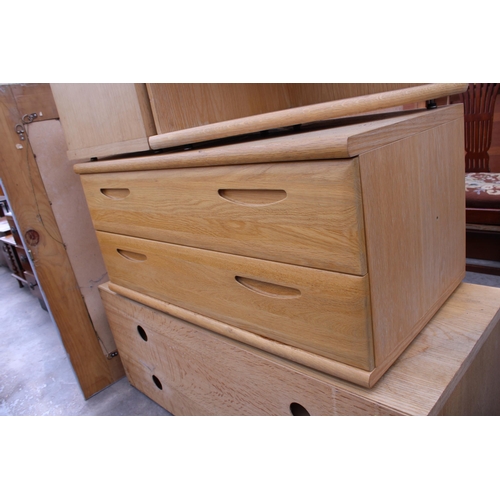 3028 - AN ASSORTMENT OF OAK EFFECT FURNITURE TO INCLUDE A CHEST OF DRAWERS AND A SHELVING UNIT ETC