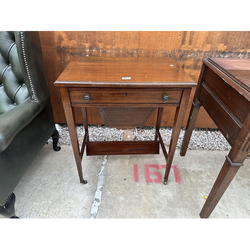 2524 - AN EDWARDIAN MAHOGANY AND INLAID WORK TABLE WITH SINGLE DRAWER AND PULL OUT STORAGE SECTION, 24