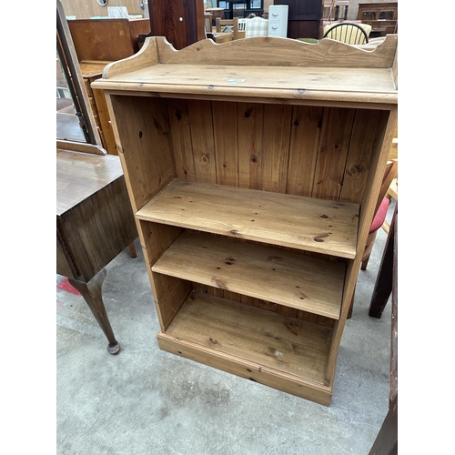 2645 - AN OPEN PINE THREE TIER DISPLAY SHELF UNIT WITH GALLERY TOP, 30