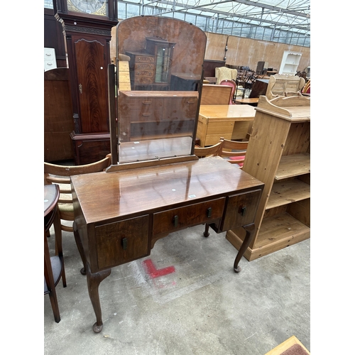 2646 - A MID 20TH CENTURY WALNUT DRESSING TABLE ON CABRIOLE LEGS, 41.5