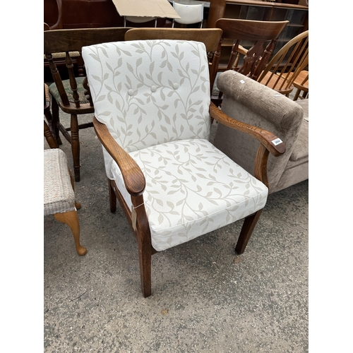 2654 - A MID 20TH CENTURY OAK PARKER KNOLL ARM CHAIR