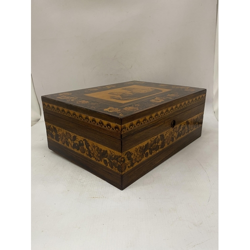 14 - A 19TH CENTURY TUNBRIDGE WARE ROSEWOOD SEWING/WORK BOX WITH FITTED LIFT OUT INTERIOR WITH A HINGED L... 