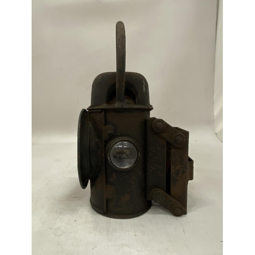 3 - A CIRCA 1910 ELI GRIFFITHS RAILWAY/TRACTION ENGINE OIL LAMP