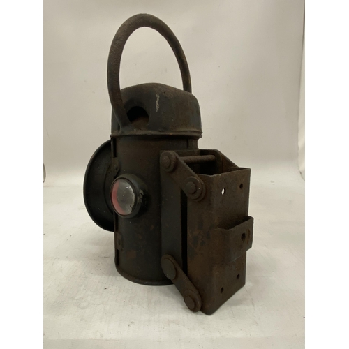 3 - A CIRCA 1910 ELI GRIFFITHS RAILWAY/TRACTION ENGINE OIL LAMP