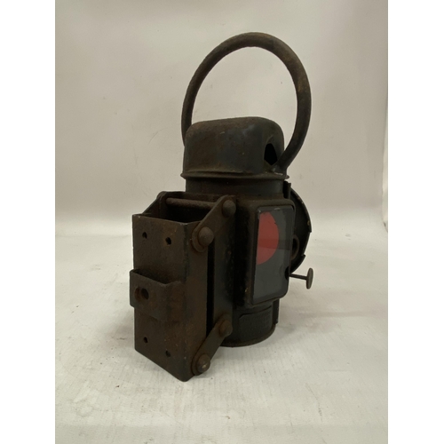 3 - A CIRCA 1910 ELI GRIFFITHS RAILWAY/TRACTION ENGINE OIL LAMP