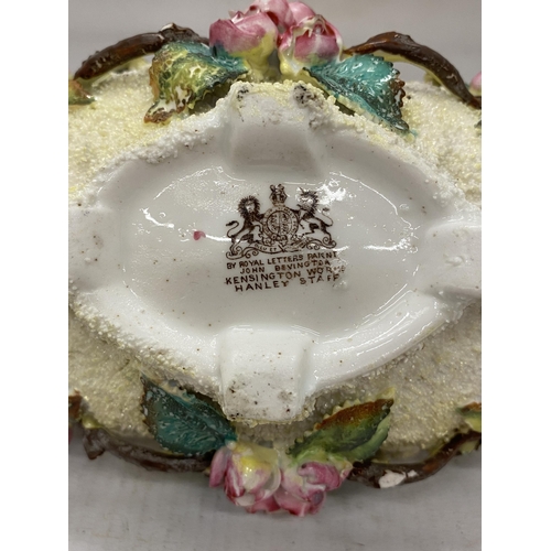 30 - A 19TH CENTURY JOHN BEVINGTON PORCELAIN BASKET WITH FLORAL ENCRUSTED FLOWERS (HAS SOME MINOR CHIPS)