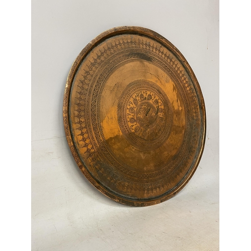 36 - A LARGE ENGRAVED COPPER FEAST SERVING TRAY WITH CONCENTRIC DESIGN - DIAMETER 60 CM