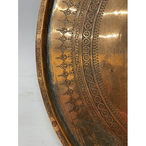 36 - A LARGE ENGRAVED COPPER FEAST SERVING TRAY WITH CONCENTRIC DESIGN - DIAMETER 60 CM