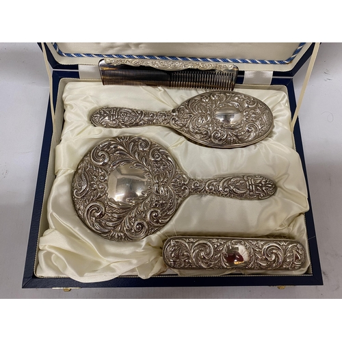 39 - A HALLMARKED BIRMINGHAM BROADWAY AND CO SILVER HAIRBRUSH, MIRROR AND BRUSH SET IN A PRESENTATION BOX