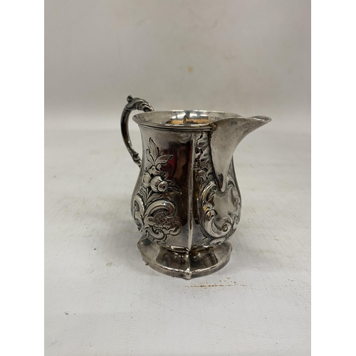 4 - TWO ITEMS OF HALLMARKED SILVER TO INCLUDE A SMALL BON BON DISH AND REPOUSSE FLORAL DESIGN JUG - GROS... 