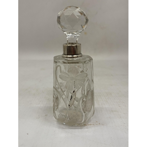 5 - THREE HALLMARKED SILVER AND GLASS ITEMS TO INCLUDE A GLASS PERFUME BOTTLE WITH A SILVER COLLAR, CUT ... 