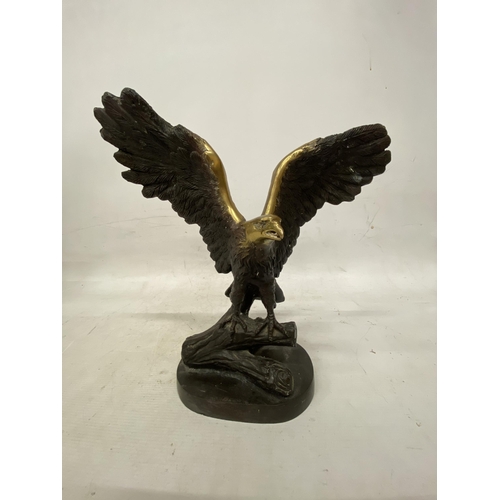 59 - A VINTAGE BRASS EAGLE STATUE BIRD OF PREY ON A BRANCH - 36 CM