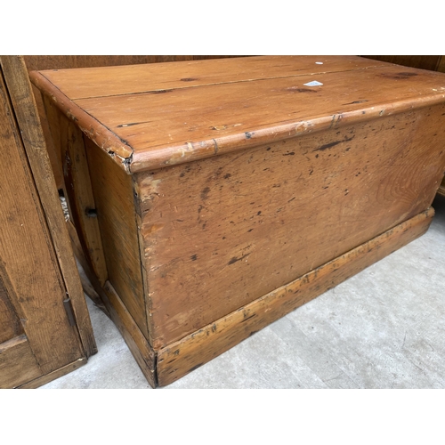 2514 - A VICTORIAN PINE BLANKET CHEST 36