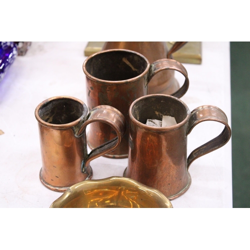 104 - A QUANTITY OF BRASS AND COPPER TO INCLUDE A JUG, TANKARDS, BOWL AND 2 PAIRS OF CANDLESTICKS