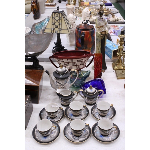 105 - A MIXED LOT TO INCLUDE AN ORIENTAL STYLE COFFEE SET INCLUDING A COFFEE POT, CREAM JUG, SAUGAR BOWL, ... 