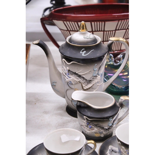 105 - A MIXED LOT TO INCLUDE AN ORIENTAL STYLE COFFEE SET INCLUDING A COFFEE POT, CREAM JUG, SAUGAR BOWL, ... 