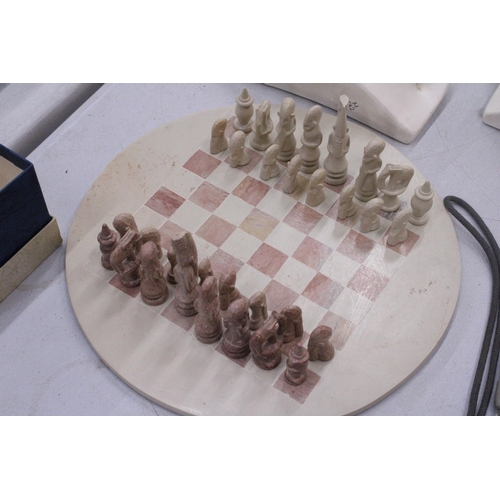 117 - A CARVED SOAPSTONE AFRICAN THEMED CHESS SET - COMPLETE