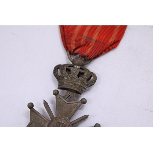 121 - A VINTAGE BELGIAN MILITARY MEDAL