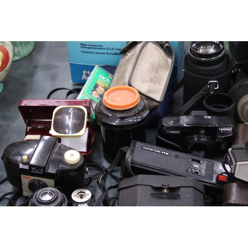 145 - A LARGE LOT OF VINTAGE CAMERAS AND LENSES