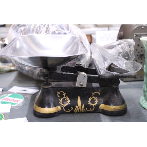 147 - A SET OF VINTAGE SCALES WITH GILT DECORATION, PAN AND WEIGHTS