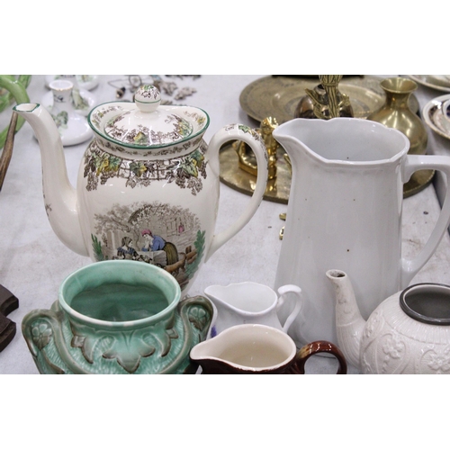 174 - A QUANTITY OF STUDIO POTTERY, CERAMICS AND PLATES TO INCLUDE BOWLS, JUGS, A COFFEE POT, ETC