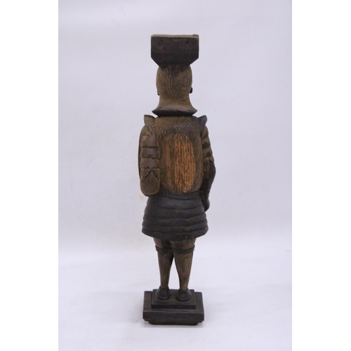 189 - A VINTAGE WOOD CARVED KNIGHT FIGURE