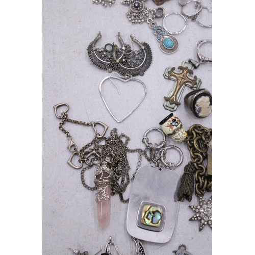 201 - A MIXED LOT OF COSTUME JEWELLERY TO INCLUDE PANDORA STYLE BEADS SOME STAMPED 925, EARRINGS, RINGS, P... 