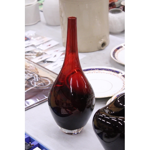 205 - THREE CRANBERRY AND ONE AMBER PIECES OF STUDIO ART GLASS TO INCLUDE VASES AND A LARGE HEART SHAPED H... 