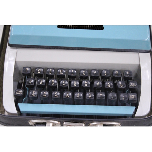 212 - A VINTAGE CASED TYPEWRITER