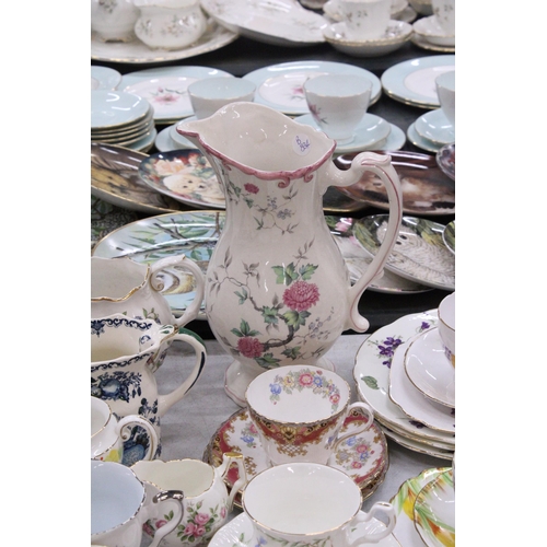 250 - A LARGE QUANTITY OF TEAWARE ETC TO INCLUDE OAKLEIGH CERAMICS 'SHELLEY'S TEAWARE 2002' TRIO AND CUP A... 