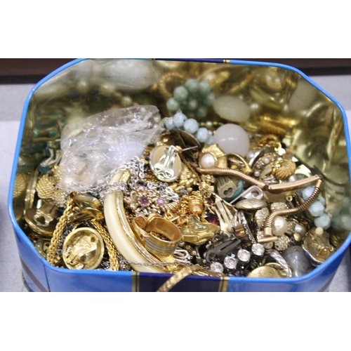 251 - A QUANTITY OF COSTUME JEWELLERY TO INCLUDE NECKLACES, EARRINGS, ETC