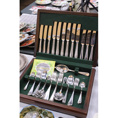 252 - A CASED CANTEEN OF CUTLERY