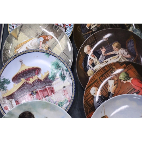 254 - ELEVEN CABINET PLATES TO INCLUDE FRANKLIN MINT LIMITED EDITION 'SANTA CLAWS' AND BRADEX