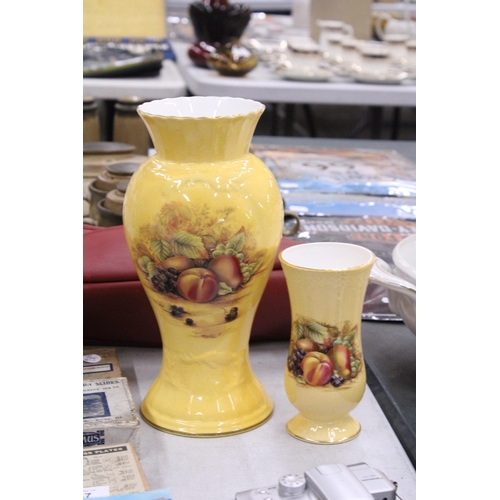 264 - TWO AYNSLEY VASES TO INCLUDE 'ORCHARD GOLD', HEIGHT 27CM AND 'PEMBROKE', HEIGHT 15CM