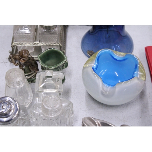 277 - A QUANTITY OF GLASS ITEMS TO INCLUDE A BOXED SET OF SIX COLOURED SHERRY GLASSES, A WALKER AND HALL S... 