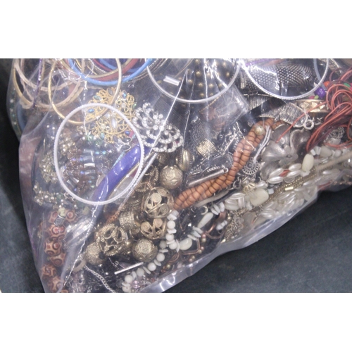 72 - A 10KG BAG OF COSTUME JEWELLERY