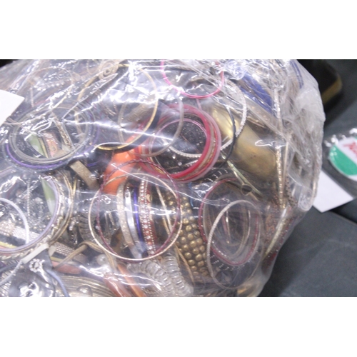 72 - A 10KG BAG OF COSTUME JEWELLERY