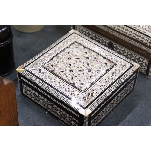 80 - TWO VINTAGE MIDDLE EASTERN INLAID MOSAIC HINGED WOODEN BOXES TOGETHER WITH A PAIR OF WOODEN BOOKENDS