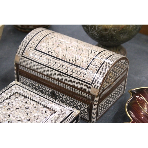 80 - TWO VINTAGE MIDDLE EASTERN INLAID MOSAIC HINGED WOODEN BOXES TOGETHER WITH A PAIR OF WOODEN BOOKENDS