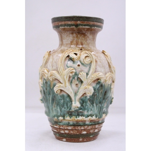 81 - AN ITALIAN POTTERY ART ALVINO BAGNI RAYMOR VASE